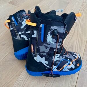 Burton Youth Ambush Smalls Snowboard Boots, Size 5 Big Kid, EUC